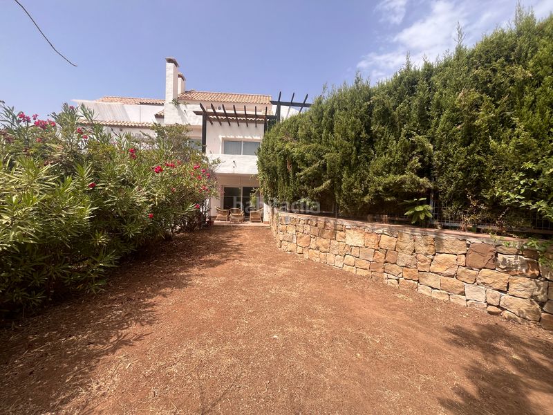 Foto 8b1dff39-94e5-44b1-99e6-5f79ac73ca8a. Casa adossada a calle concha lagos 4 a lomas de Marbella club Marbella