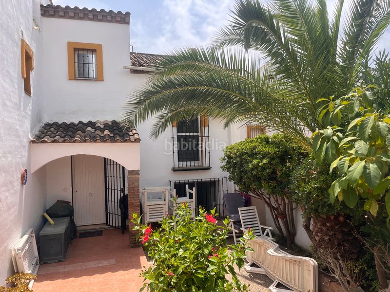 Foto 5cd2ceea-9ef3-4c26-91ae-f52f9f731ea9. Lloguer casa adossada a calle madrid 25 a Costabella Marbella