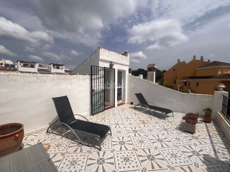 Foto d2123c19-42f3-454f-8ad5-770555478b10. Lloguer casa adossada a calle madrid 25 a Costabella Marbella