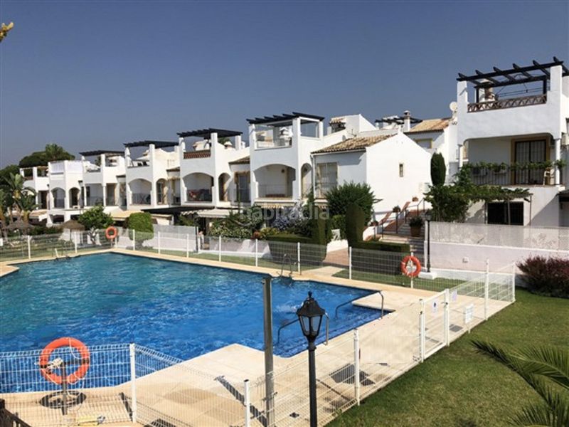 Foto eb8d5fb7-ecd2-499b-b9d9-fa9386d1c01a. Lloguer casa adossada a calle madrid 25 a Costabella Marbella