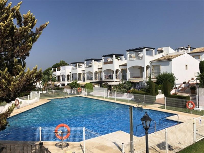 Foto 1743a061-097d-40c2-be18-2d1b7ebe8fbe. Miete reihenhaus in calle madrid 25 in Costabella Marbella