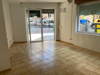 Location Local commercial  Avenida don bosco. Alquilamos local comercial en zaidín