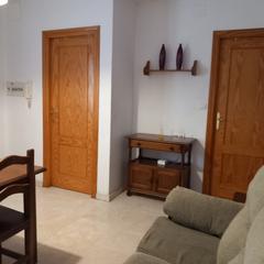 Alquiler Piso  Calle santiago. Se alquila piso de 2 dormitorios
