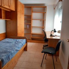 Location Appartement à Calle carril del picón 29. Se alquila piso de 4 dormitorios