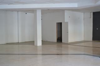 Location Local commercial  Avenida de italia. Se alquila local comercial