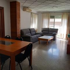 Alquiler Piso  Calle recogidas. Se alquila piso de 5 dormitorios