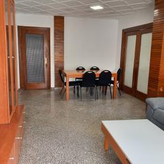Alquiler Piso  Calle recogidas. Se alquila piso de 5 dormitorios