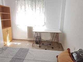 Location Appartement  Plaza albert einstein. Se alquila piso de 4 dormitorios