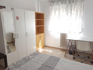 Location Appartement  Plaza albert einstein. Se alquila piso para 4 estudiantes