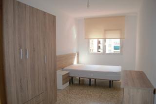 Location Appartement  Avenida de américa. Se alquila bonito piso de 4 dormitorios