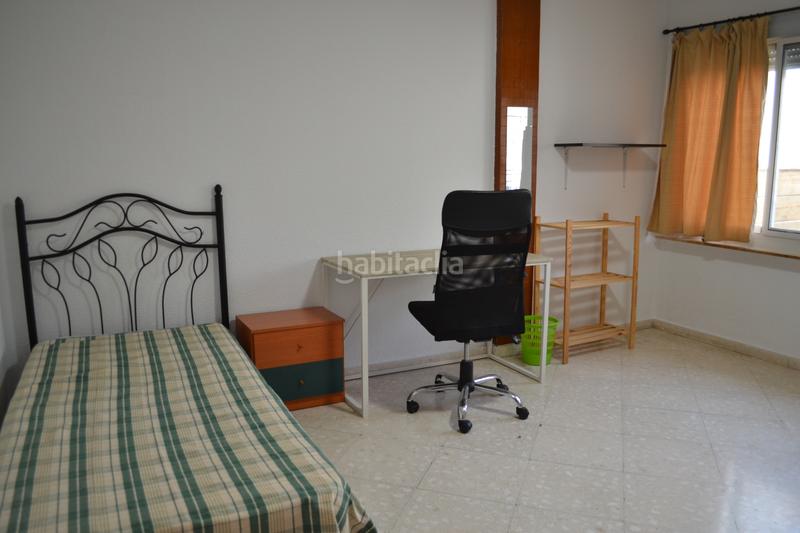 Foto 94b3e067-33a8-4020-8a0b-0dcc9d821a3f. Alquiler piso se alquila piso de 5 dormitorios en el centro en Granada