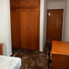 Location Appartement  Avenida de andaluces. Se alquila piso de 2 dormitorios al lado de la estación de tren.