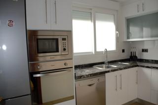 Location Appartement à Av. F. Garcia Lorca - Nueva Estación Autobuses. Se alquila espectacular casa de 4 dormitorios con garaje