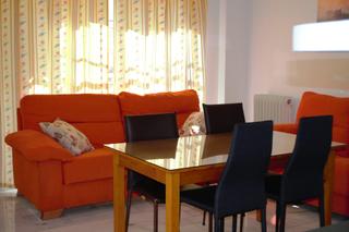 Miete Etagenwohnung  Avenida de la argentinita. Se alquila preciosa casa con plaza de garaje.