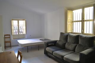 Miete Etagenwohnung  Calle san diego 13. Se alquila estudio en el centro