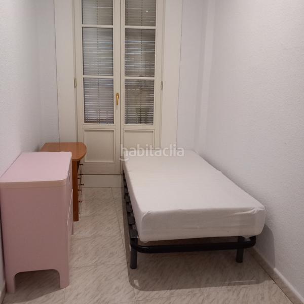 Foto 8acf5fd4-61f7-479b-9aa4-d1d37d58b98a. Alquiler piso se alquila piso en pleno centro en Centro - Sagrario Granada