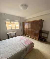 Rent Flat  Calle pintor hermenegildo lanz. Se alquila piso de 4 dormitorios