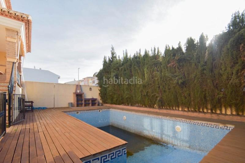 Foto e812fc56-1923-498f-b1fb-93bd4bfe2639. Xalet amb aparcament piscina a Maracena