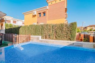 Casa aparellada  Calle vendimia