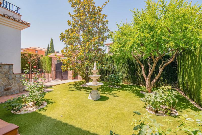 Foto fd07a470-c24b-485a-9aae-fcca7993e6a1. Xalet amb xemeneia piscina a Barrio de la Vega Monachil