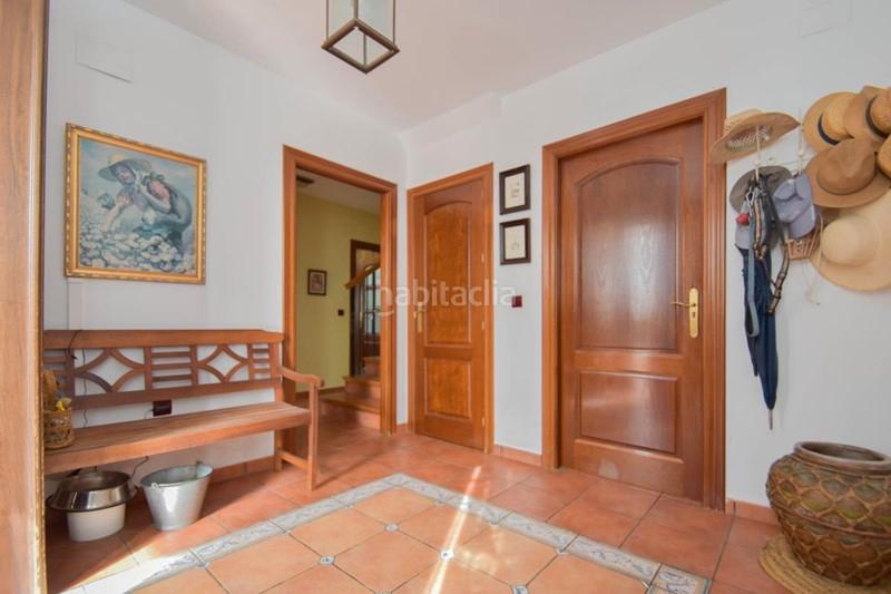 Foto 8da1291b-c54b-4773-9aea-2eb6418de8f4. Chalet en calle alhelíes 14 en Cúllar Vega