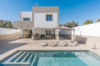 Xalet  Calle león felipe. ¿buscas calidad de vida? bienvenido a tu oasis privado en capara