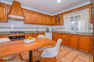 Reihenhaus  Avenida de los pechuelos. Oportunidad inigualable – gran casa familiar
