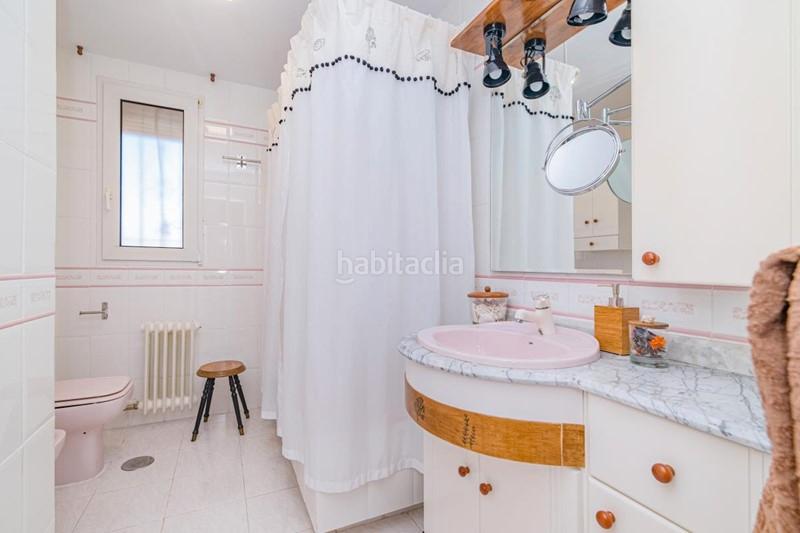 Foto 7a6f001d-719f-4fff-9012-81ccc064d7cc. Casa adossada amb calefacció aparcament piscina a Jun