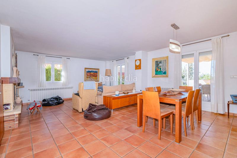 Foto 12b8f89d-7d8d-45ea-a430-d0b7792d8096. Xalet amb calefacció aparcament piscina a Altos de la Zubia Zubia (La)