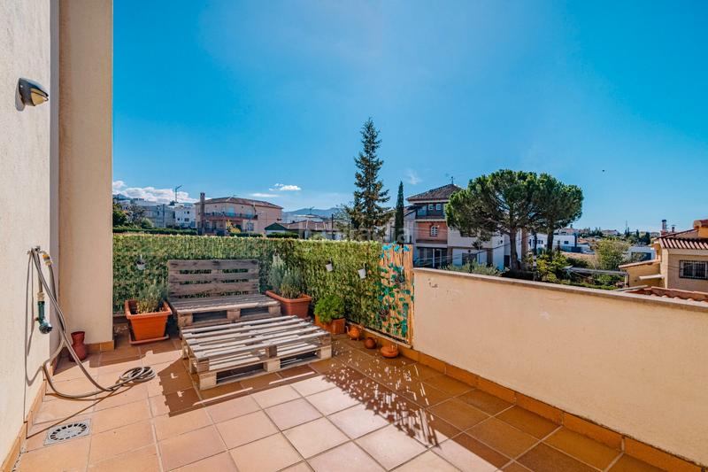 Foto 518146dd-fed3-42ab-9c68-13bde3176ea9. Xalet amb calefacció aparcament piscina a Altos de la Zubia Zubia (La)