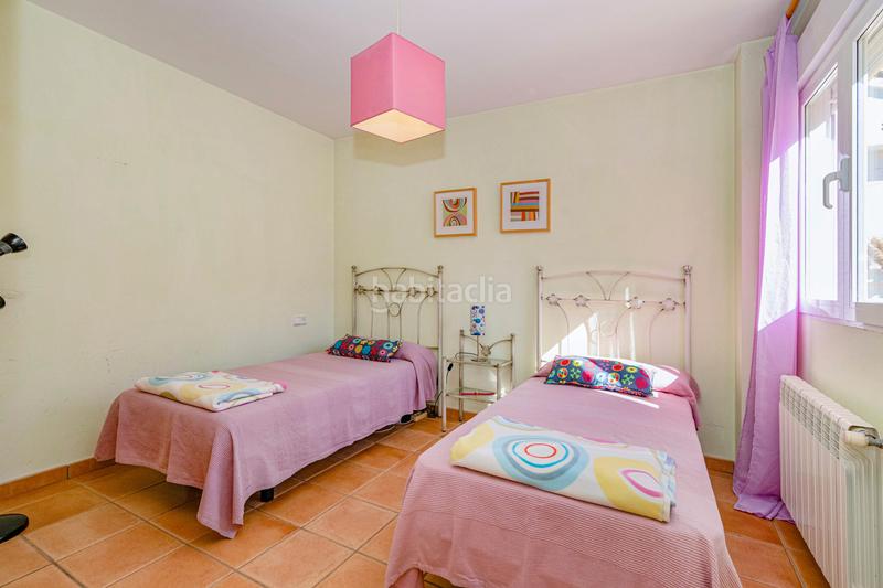 Foto c57eae34-be63-4835-adc7-377dc4389648. Xalet amb calefacció aparcament piscina a Altos de la Zubia Zubia (La)