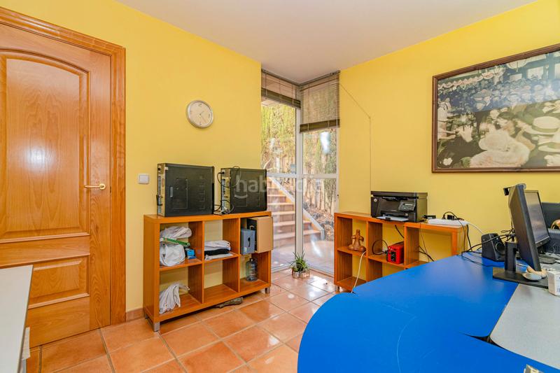 Foto f7857e5f-9c93-44bb-b162-b2d92805a924. Xalet amb calefacció aparcament piscina a Altos de la Zubia Zubia (La)