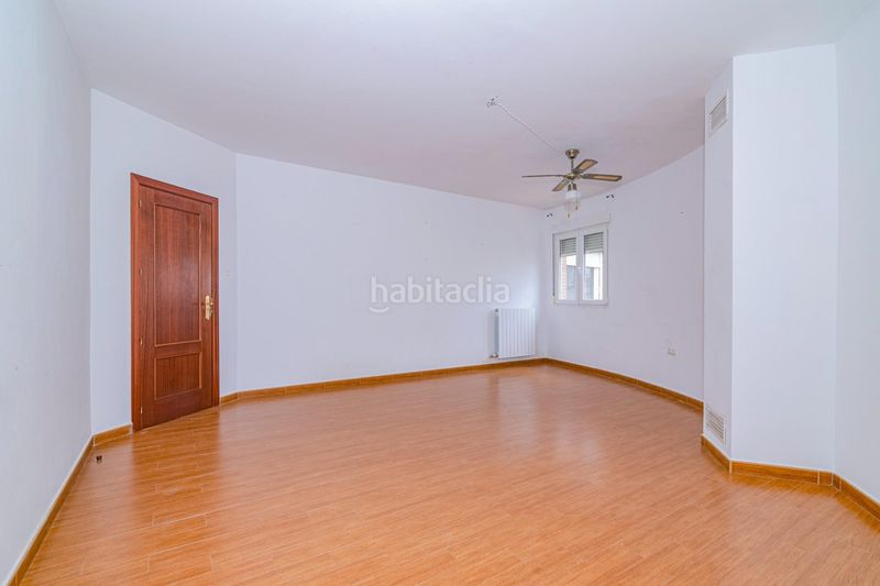 Foto 1319e3a5-d048-4600-929f-3712df99087c. Xalet amb xemeneia calefacció aparcament piscina a Atarfe