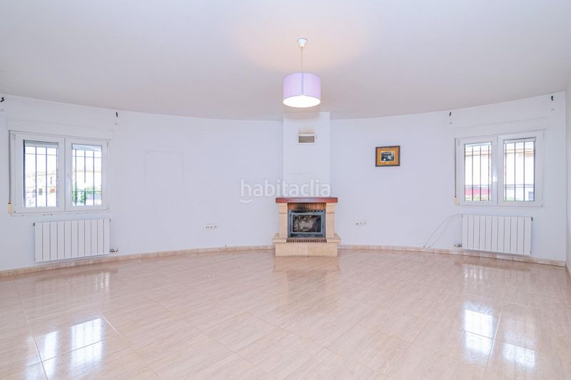 Foto 473e9d9b-f0e0-4f31-9dbd-36a4ed7d07fa. Xalet amb xemeneia calefacció aparcament piscina a Atarfe