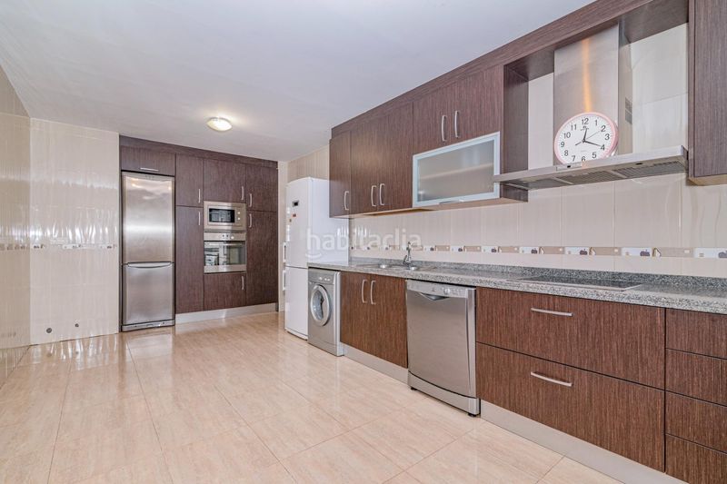 Foto 48f69e04-046a-4bea-a46e-ec19a6ca3e6e. Xalet amb xemeneia calefacció aparcament piscina a Atarfe