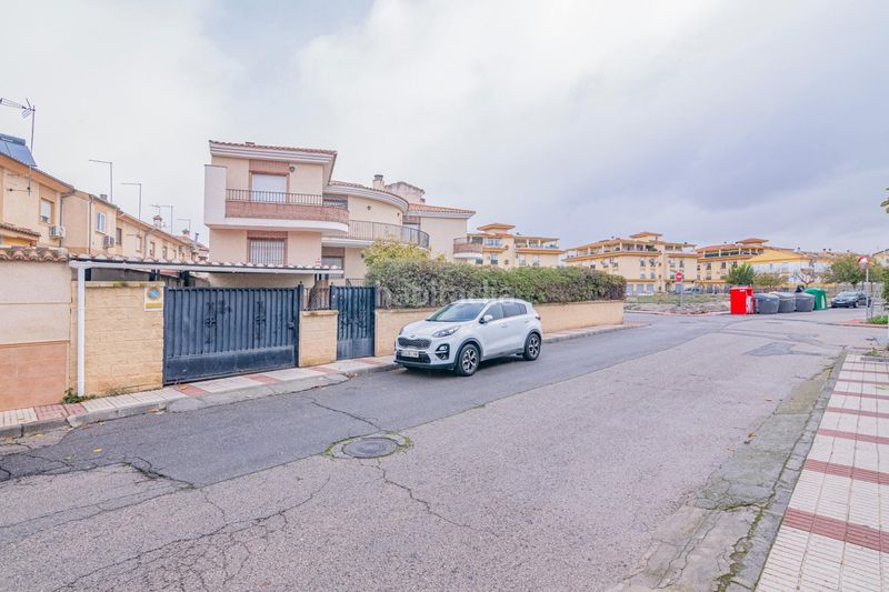 Foto 5f6dbe6f-6358-45de-95cd-8539c836f584. Xalet amb xemeneia calefacció aparcament piscina a Atarfe