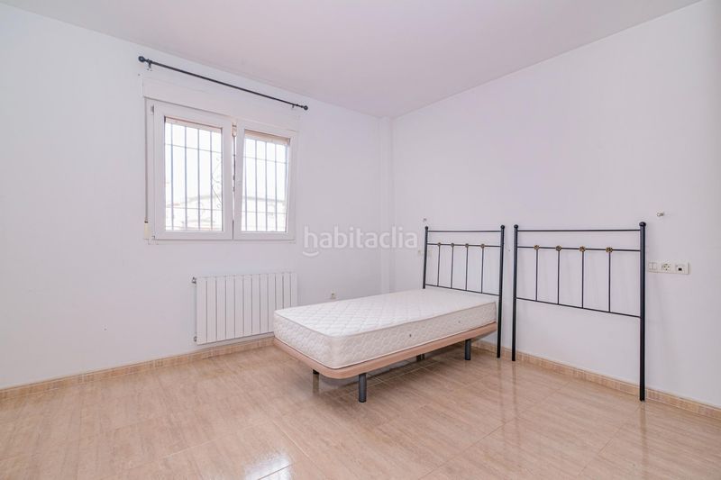 Foto 6d5ba8cd-980e-437c-b001-a41a885bf3bc. Xalet amb xemeneia calefacció aparcament piscina a Atarfe