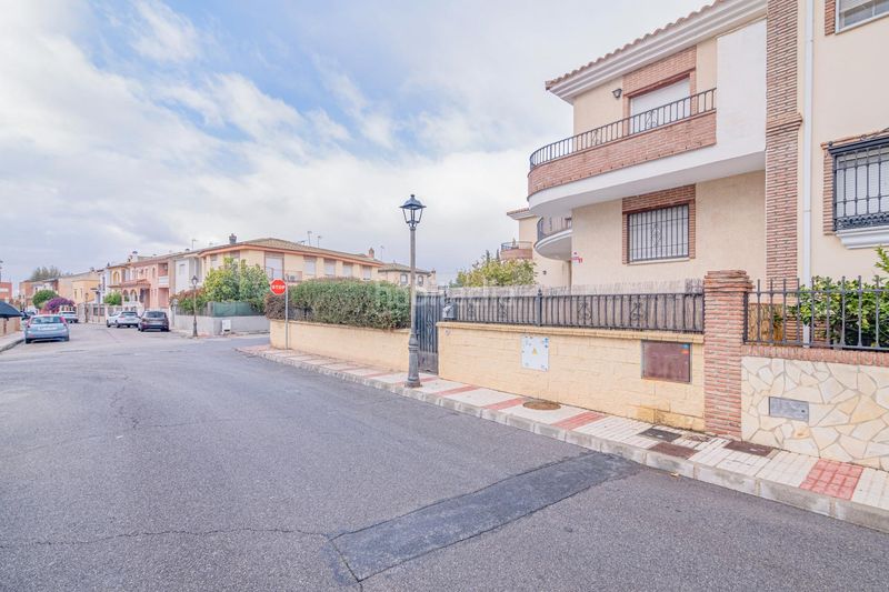 Foto af7f9271-5c18-4a5f-be17-58b5355f48a9. Xalet amb xemeneia calefacció aparcament piscina a Atarfe