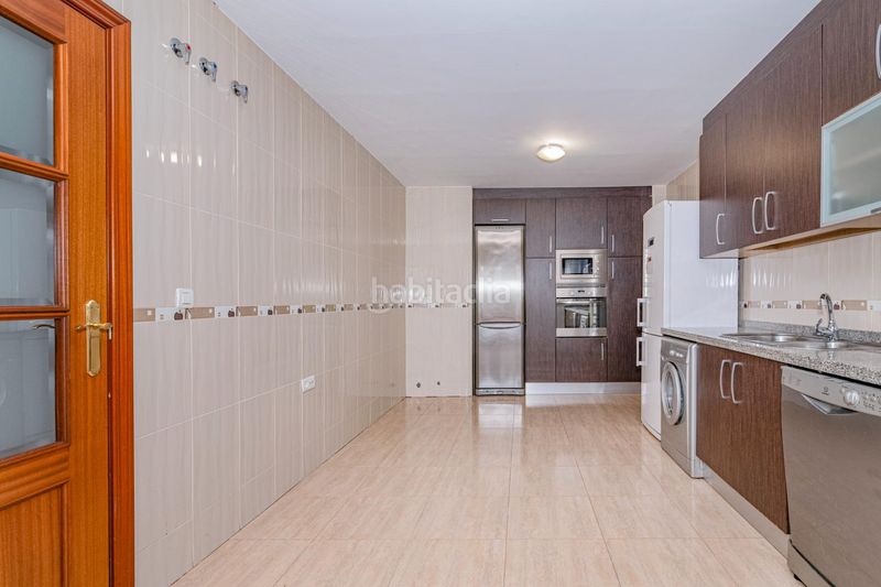 Foto ce75278b-b386-4327-800a-c5c7561f3dd8. Xalet amb xemeneia calefacció aparcament piscina a Atarfe