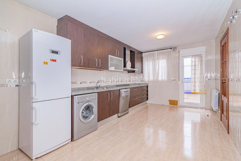 Foto de3ed9c8-c432-4ffd-a88e-a8cbc42bc180. Xalet amb xemeneia calefacció aparcament piscina a Atarfe