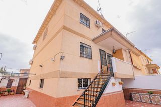 Maison jumelée  Carretera de íllora. Casa pareada en venta en alomartes | amplia, eficiente y totalme