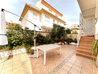Semi detached house in Calle manuel losada 4