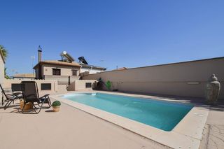 Casa bifamiliare in Calle los parrales 6