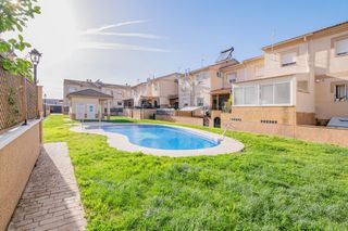 Casa aparellada a Avenida de andalucía 5