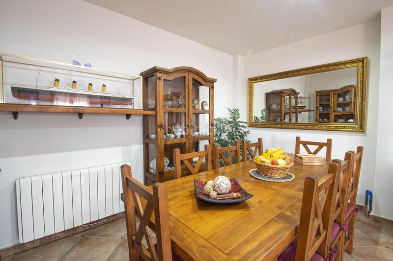 Foto e2f1e3a4-bb7d-435c-95dd-3c92c100f536. Chalet mit kamin heizung parking pool in Nívar