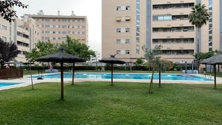 Affitto Appartamento in Campus de la Salud. Vive junto al pts en un residencial con piscina y garaje!