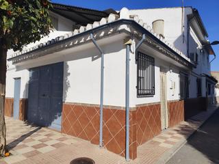 House  Calle colombia. Casa en planta baja cerca de supermercado
