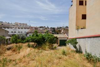 Terreno residencial en Calle de los huertos 27. Parcela urbana en pleno centro de alfacar  551 m con piscina pro