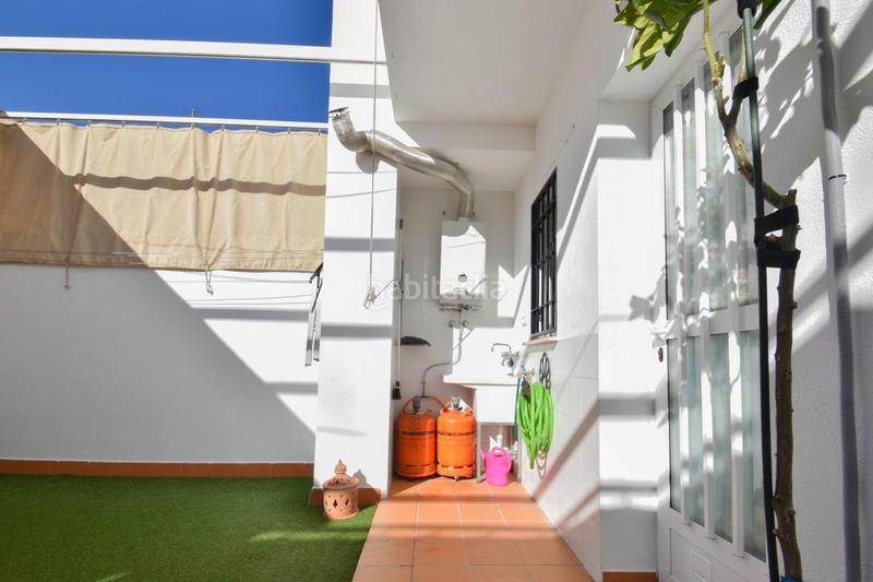 Foto 10d438d7-a2f7-40f2-880f-32a656bc0a99. Casa adossada amb aparcament a Atarfe