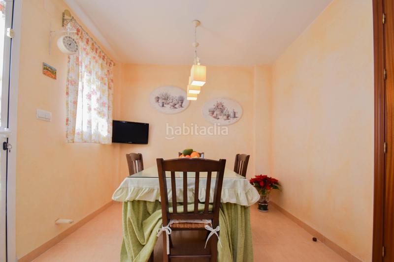 Foto a345a64a-f3ed-4df6-8318-523dc8916776. Casa adossada amb aparcament a Atarfe